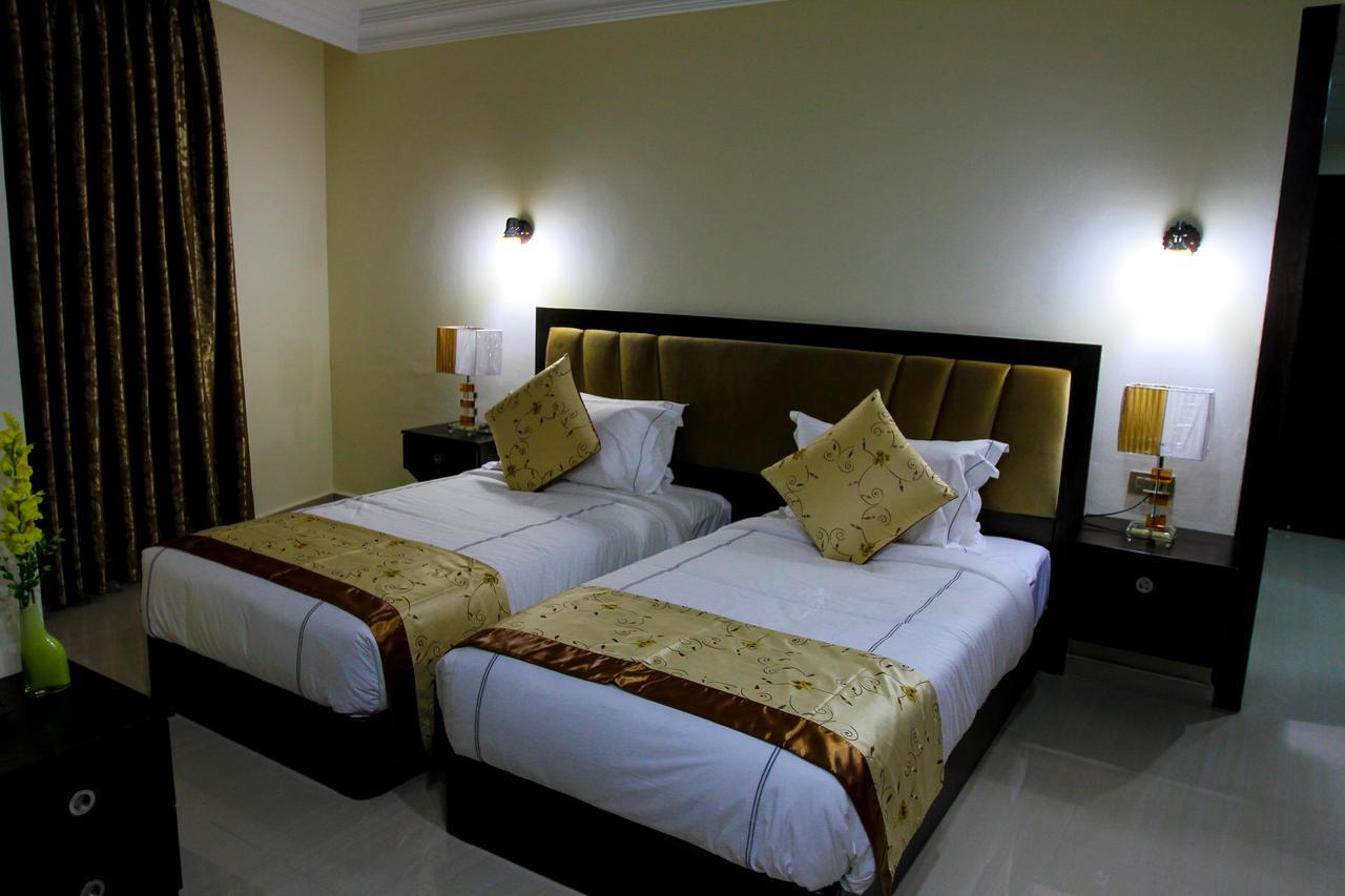 Queen Plaza Hotel Hebron Exteriör bild