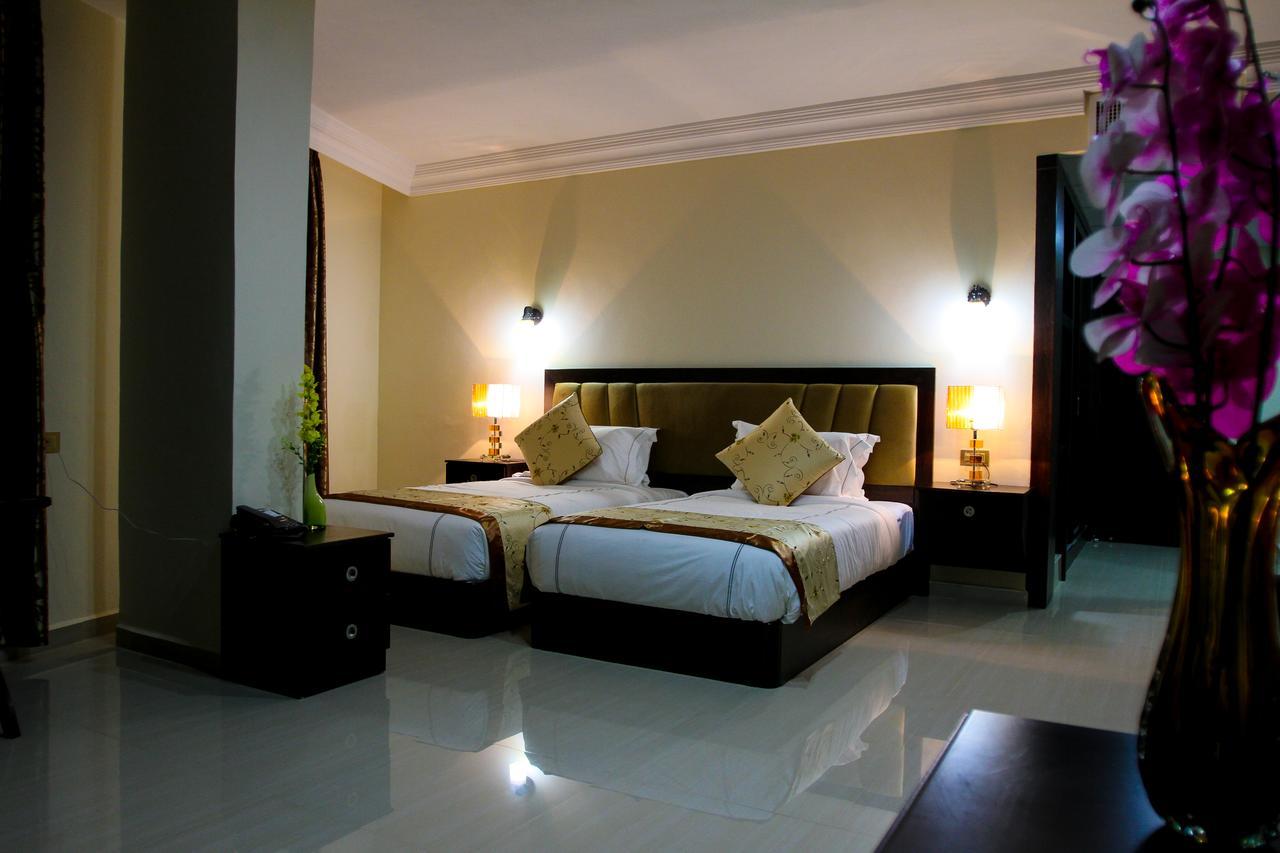 Queen Plaza Hotel Hebron Exteriör bild