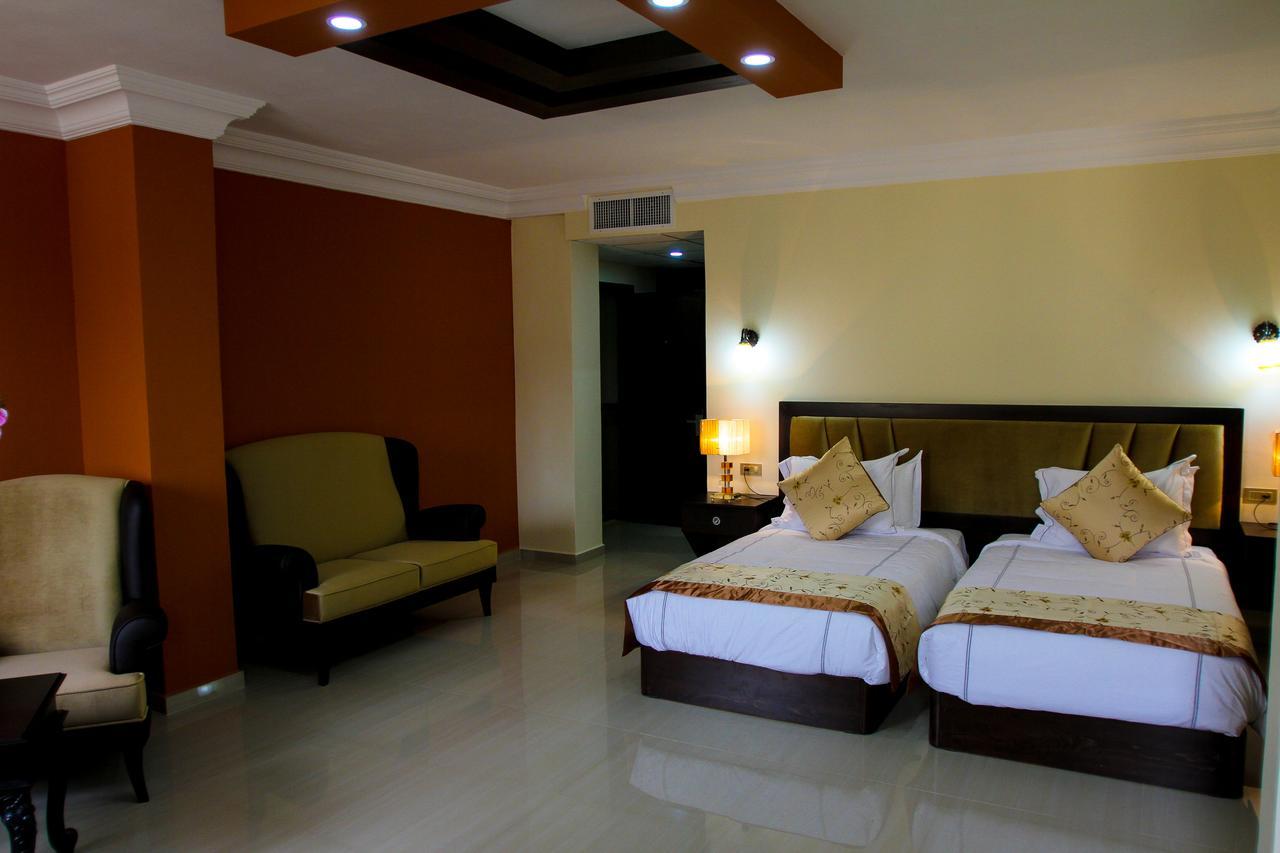 Queen Plaza Hotel Hebron Exteriör bild
