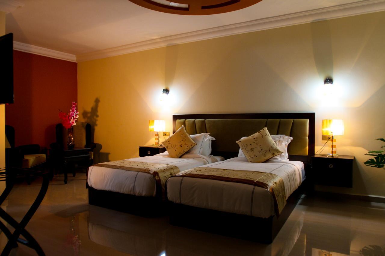Queen Plaza Hotel Hebron Exteriör bild