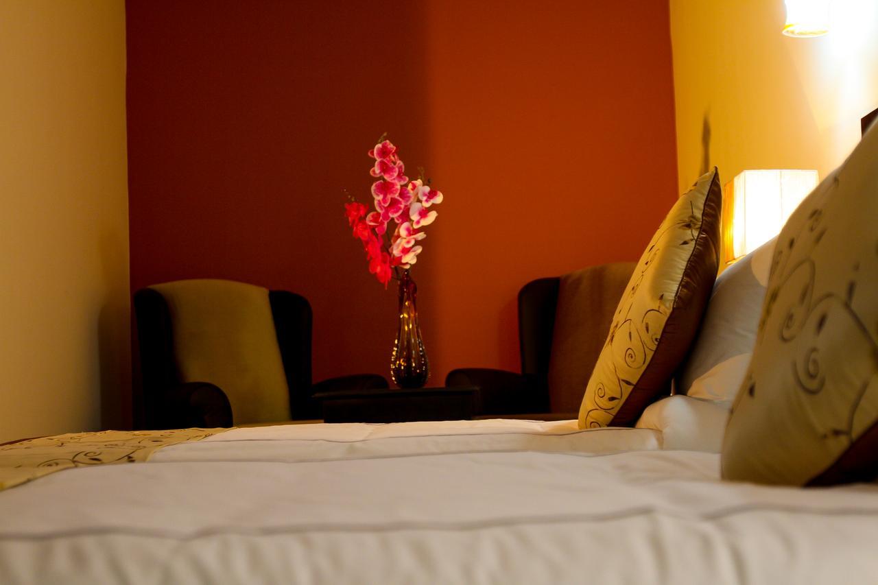 Queen Plaza Hotel Hebron Exteriör bild