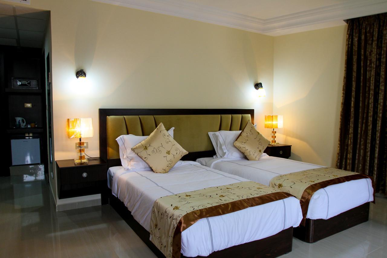 Queen Plaza Hotel Hebron Exteriör bild