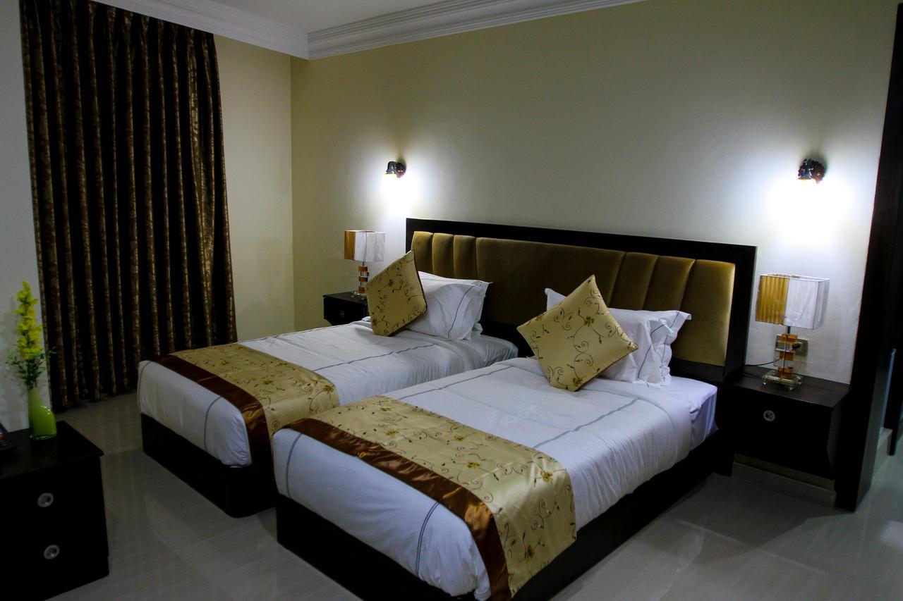 Queen Plaza Hotel Hebron Exteriör bild