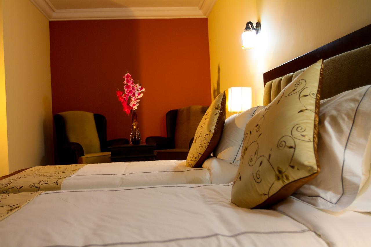 Queen Plaza Hotel Hebron Exteriör bild
