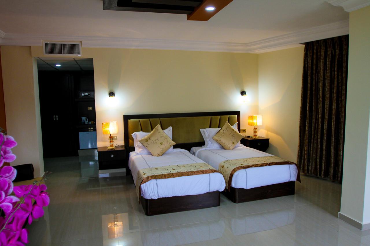 Queen Plaza Hotel Hebron Exteriör bild