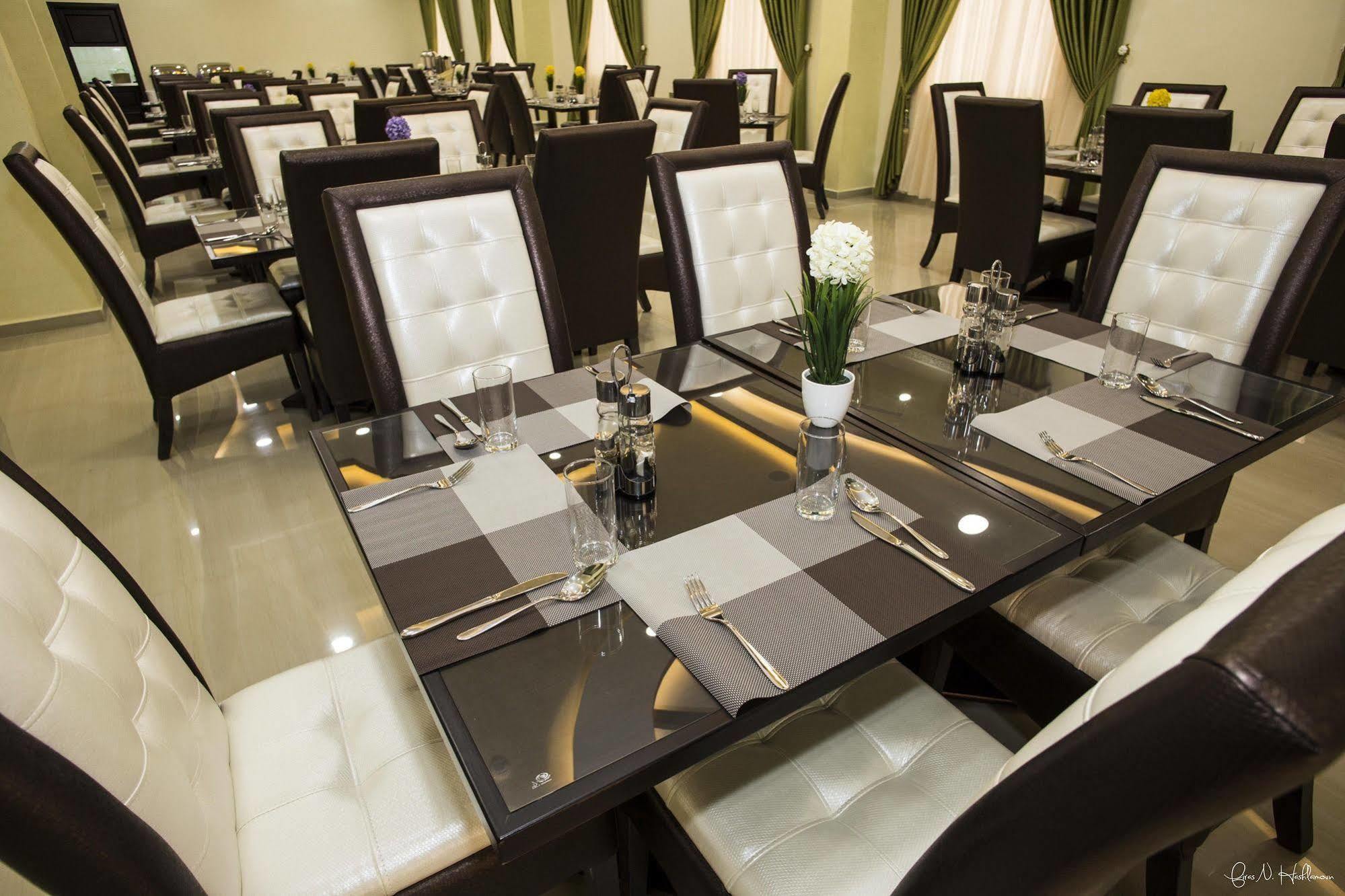 Queen Plaza Hotel Hebron Exteriör bild